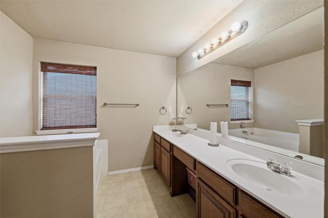 612 Owen Trail, Grand Prairie, TX 75051