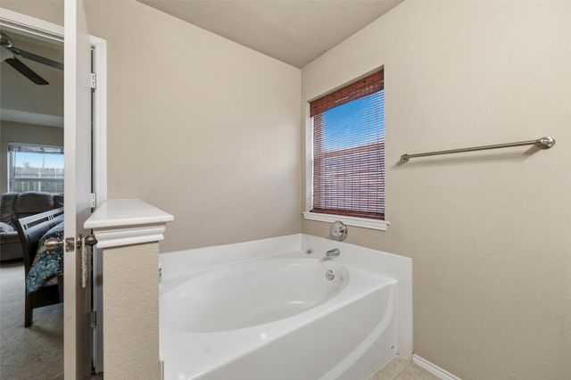 612 Owen Trail, Grand Prairie, TX 75051