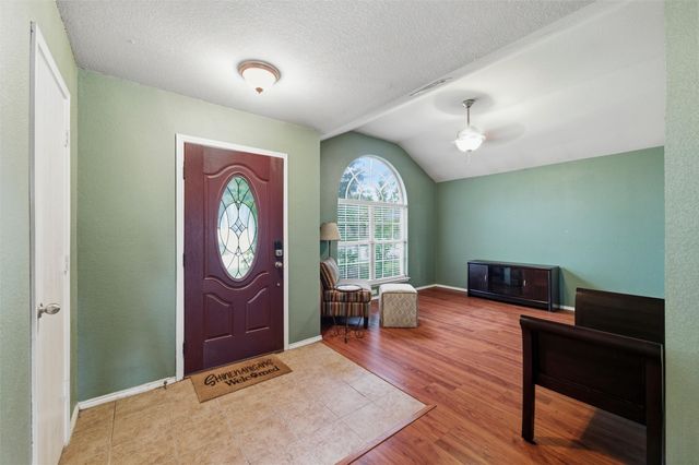 612 Owen Trail, Grand Prairie, TX 75051