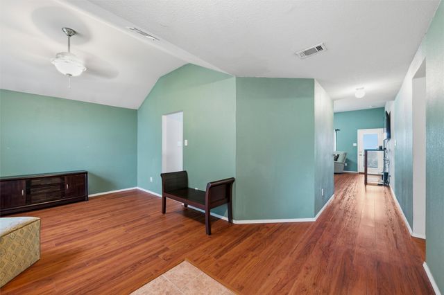 612 Owen Trail, Grand Prairie, TX 75051