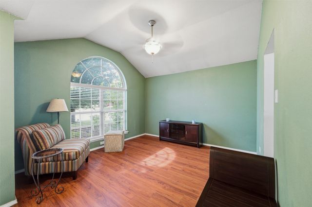 612 Owen Trail, Grand Prairie, TX 75051
