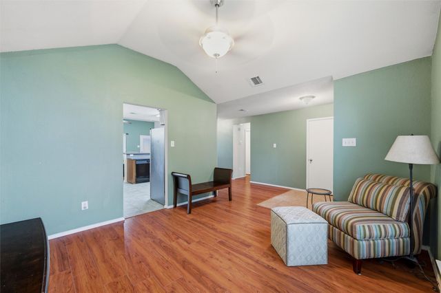 612 Owen Trail, Grand Prairie, TX 75051