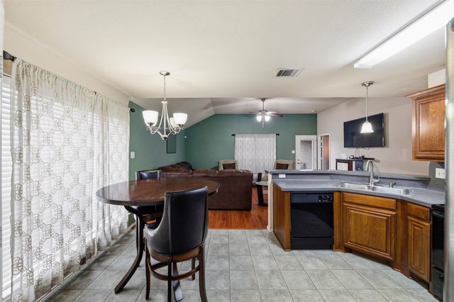 612 Owen Trail, Grand Prairie, TX 75051