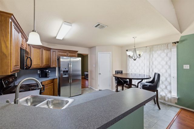 612 Owen Trail, Grand Prairie, TX 75051