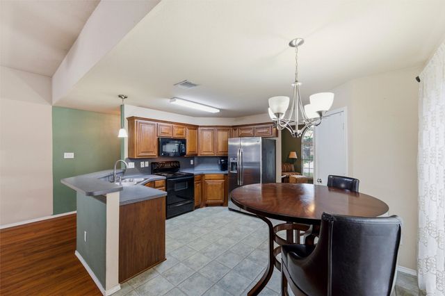 612 Owen Trail, Grand Prairie, TX 75051