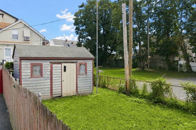 100 Melville St, Fall River, MA 02724