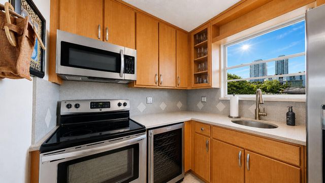7795 NE Bayshore Court 502, Miami, FL 33138
