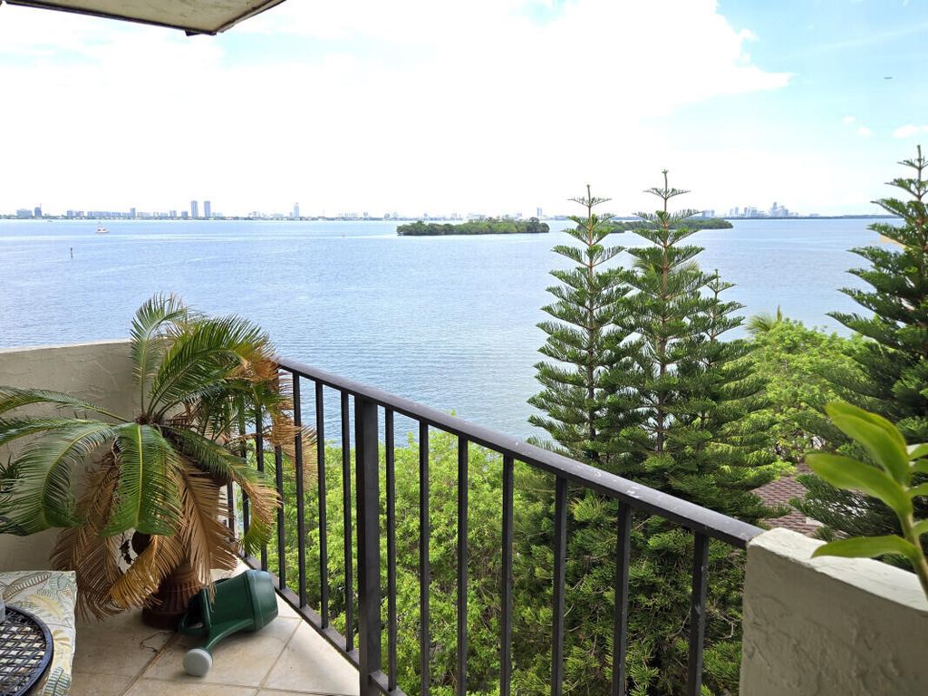 7795 NE Bayshore Court 502, Miami, FL 33138