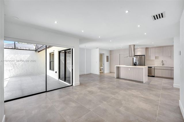 2616 N Carambola Cir N 1702, Coconut Creek, FL 33066