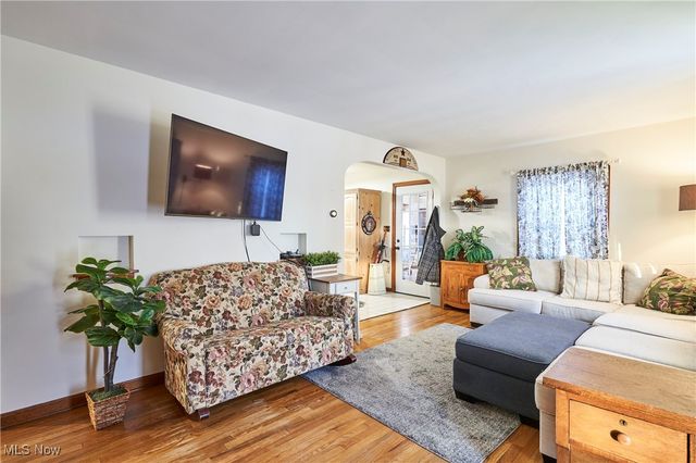 1819 Grant Avenue, Cuyahoga Falls, OH 44223