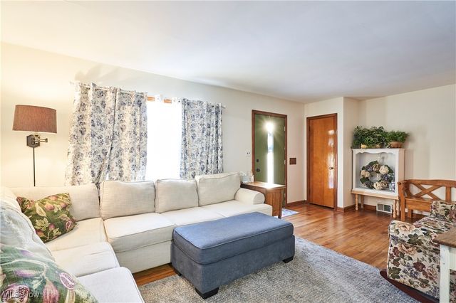 1819 Grant Avenue, Cuyahoga Falls, OH 44223