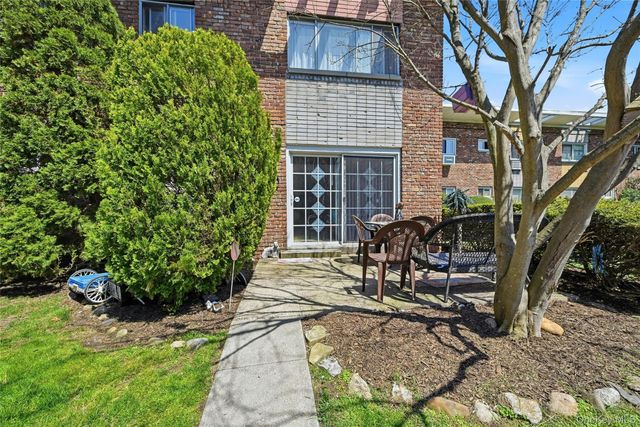 263 N Newbridge Road 1C, Levittown, NY 11756