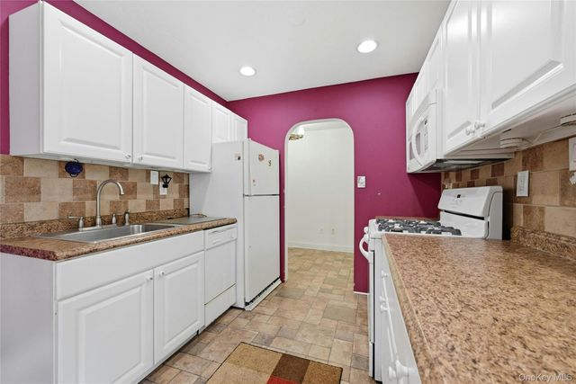 263 N Newbridge Road 1C, Levittown, NY 11756