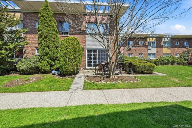 263 N Newbridge Road 1C, Levittown, NY 11756