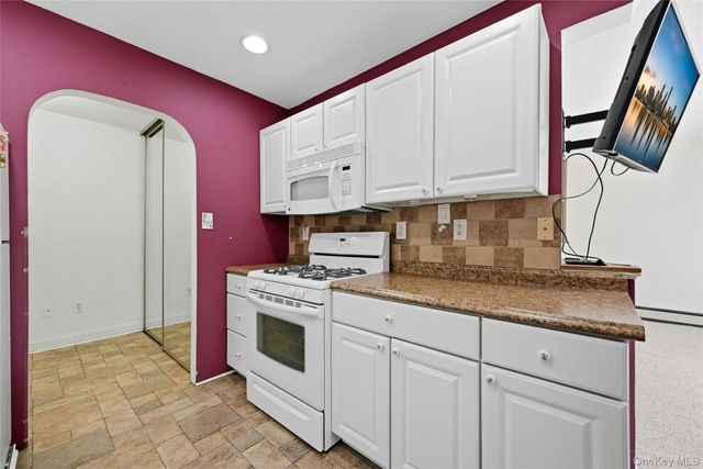 263 N Newbridge Road 1C, Levittown, NY 11756