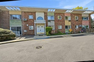 263 N Newbridge Road 1C, Levittown, NY 11756