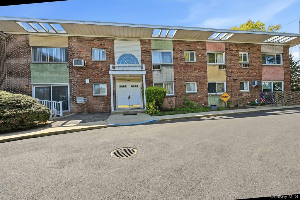 263 N Newbridge Road 1C, Levittown, NY 11756