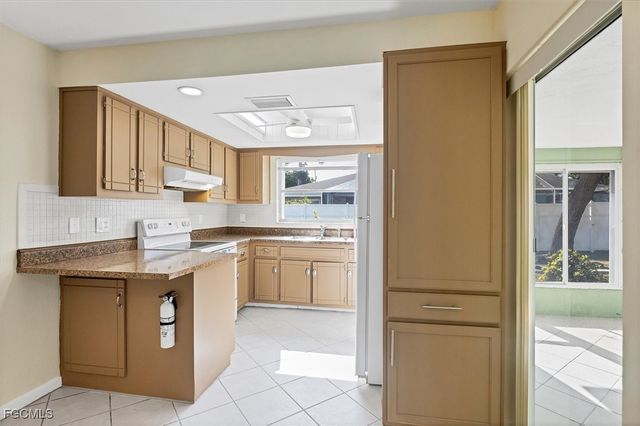 122 SE 41st TER, Cape Coral, FL 33904