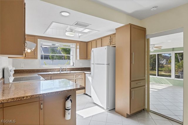 122 SE 41st TER, Cape Coral, FL 33904