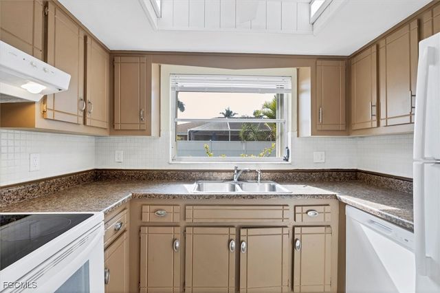 122 SE 41st TER, Cape Coral, FL 33904