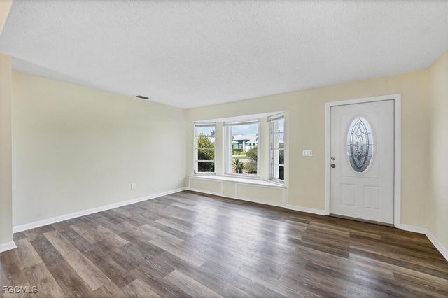 122 SE 41st TER, Cape Coral, FL 33904