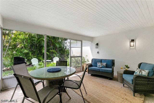 541 94th AVE N, Naples, FL 34108