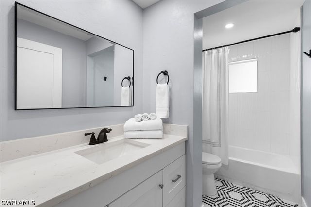 541 94th AVE N, Naples, FL 34108