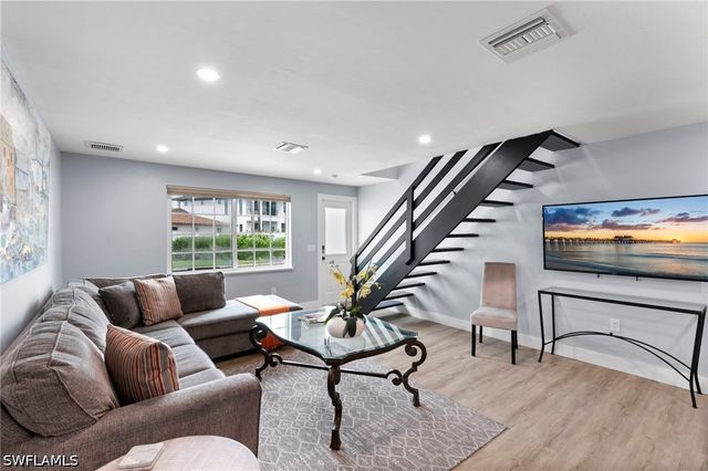 541 94th AVE N, Naples, FL 34108