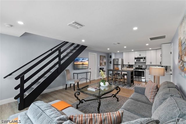 541 94th AVE N, Naples, FL 34108