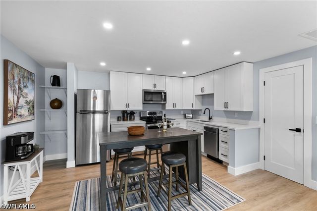 541 94th AVE N, Naples, FL 34108