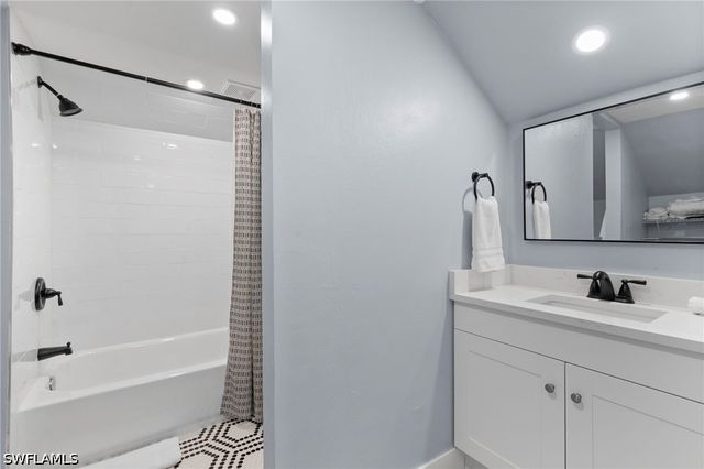 541 94th AVE N, Naples, FL 34108