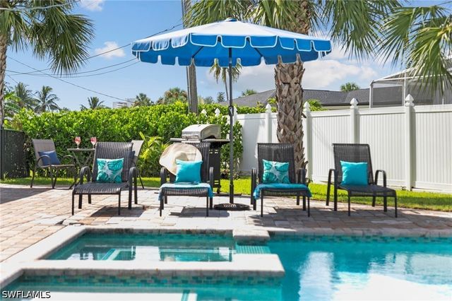 541 94th AVE N, Naples, FL 34108