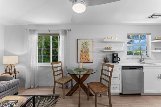 541 94th AVE N, Naples, FL 34108