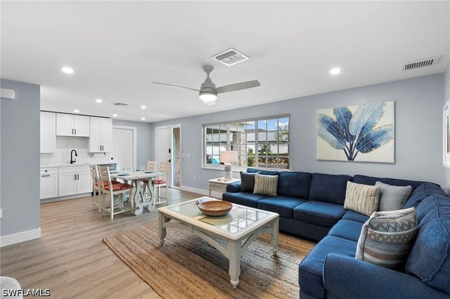 541 94th AVE N, Naples, FL 34108