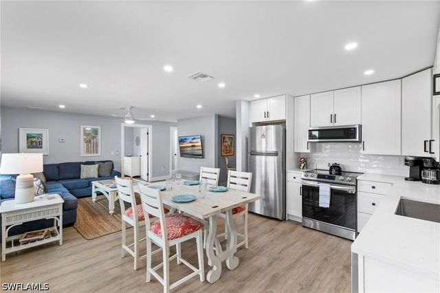 541 94th AVE N, Naples, FL 34108