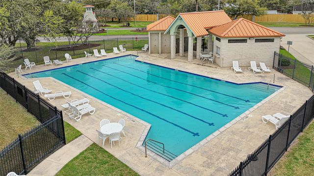 5219 Misty Lane, Bacliff, TX 77518