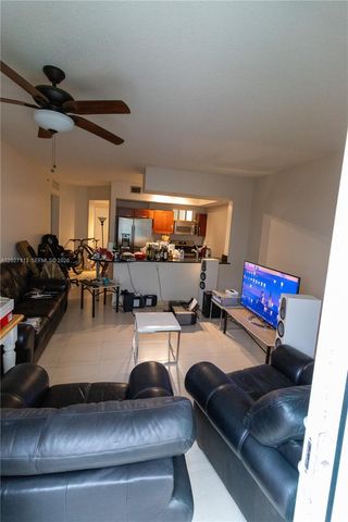 7275 SW 90th Way 213, Miami, FL 33156