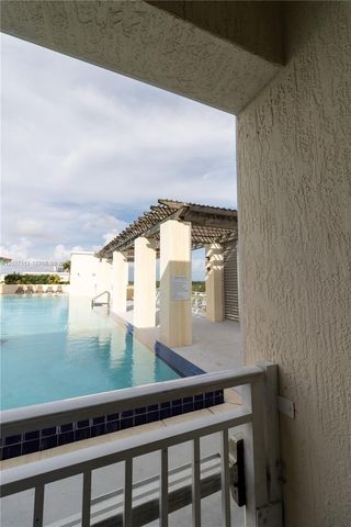 7275 SW 90th Way 213, Miami, FL 33156
