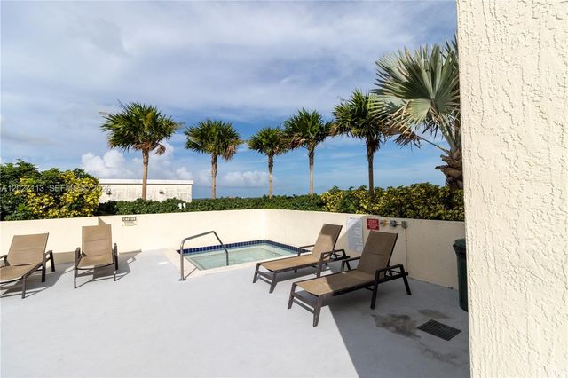 7275 SW 90th Way 213, Miami, FL 33156
