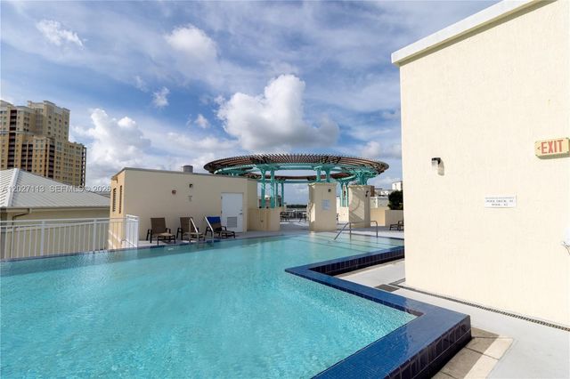7275 SW 90th Way 213, Miami, FL 33156