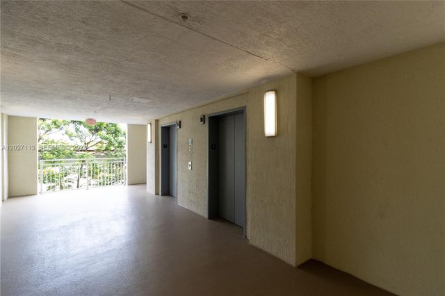 7275 SW 90th Way 213, Miami, FL 33156