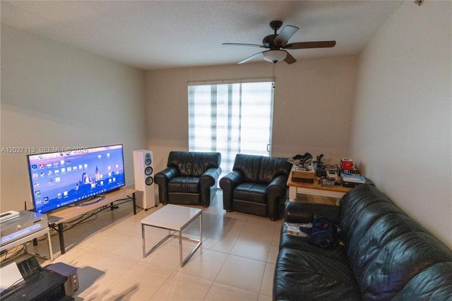 7275 SW 90th Way 213, Miami, FL 33156