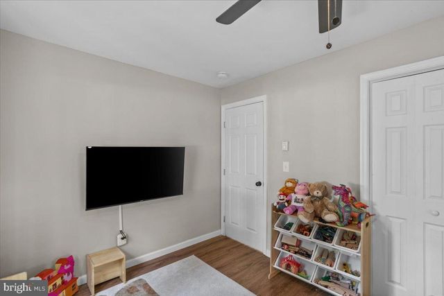 415 CANTERBURY RD, Bushkill, PA 18324