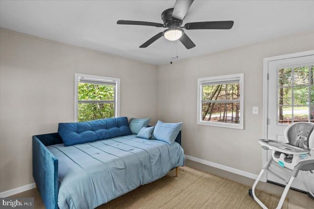 415 CANTERBURY RD, Bushkill, PA 18324