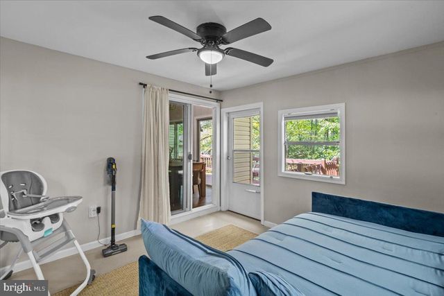 415 CANTERBURY RD, Bushkill, PA 18324