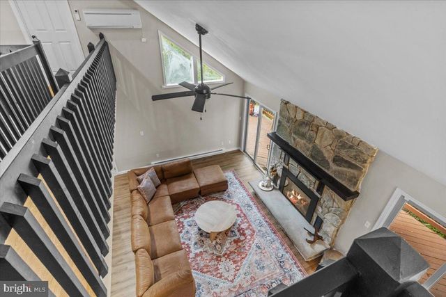 415 CANTERBURY RD, Bushkill, PA 18324