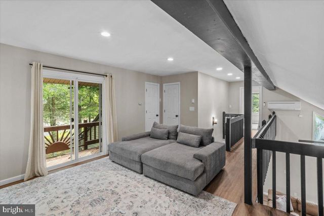 415 CANTERBURY RD, Bushkill, PA 18324