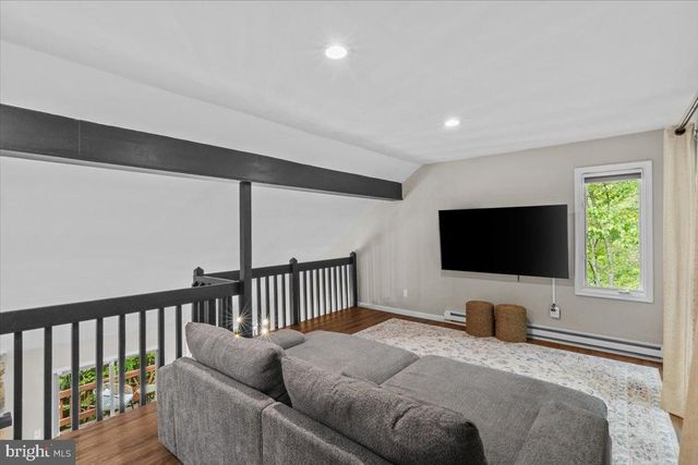 415 CANTERBURY RD, Bushkill, PA 18324