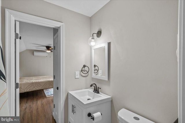 415 CANTERBURY RD, Bushkill, PA 18324