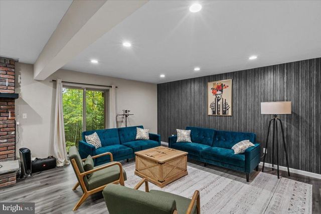 415 CANTERBURY RD, Bushkill, PA 18324